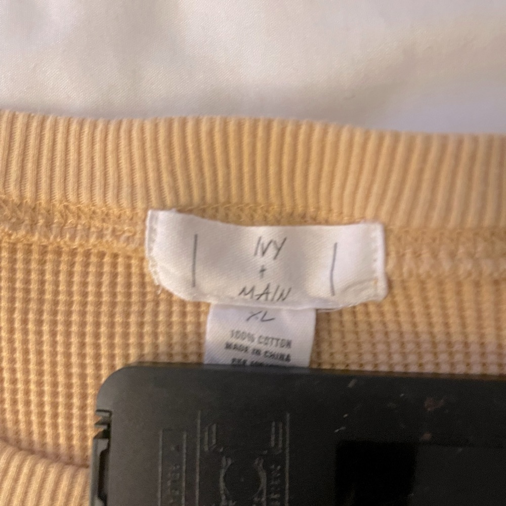Ivy XL yellow light sweater